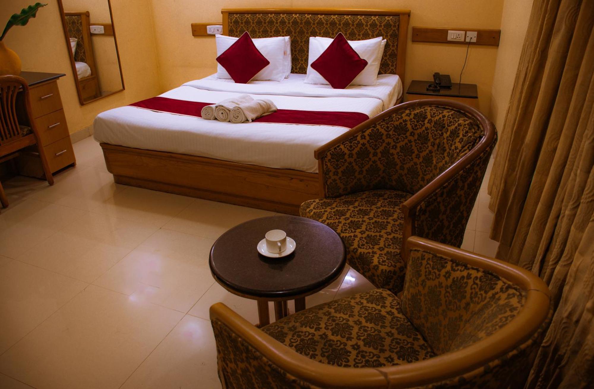 Naksha Tree Hotels - Mogappair Chennai Luaran gambar