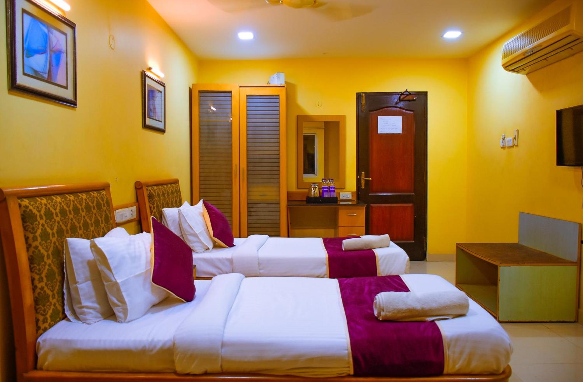 Naksha Tree Hotels - Mogappair Chennai Luaran gambar