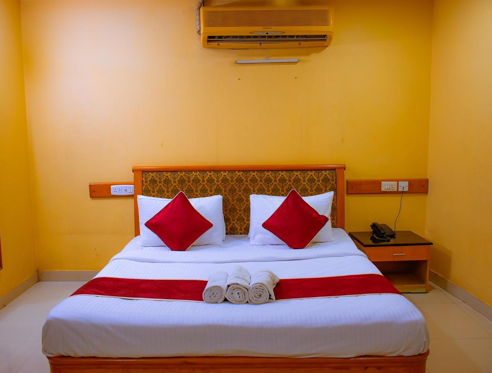 Naksha Tree Hotels - Mogappair Chennai Luaran gambar