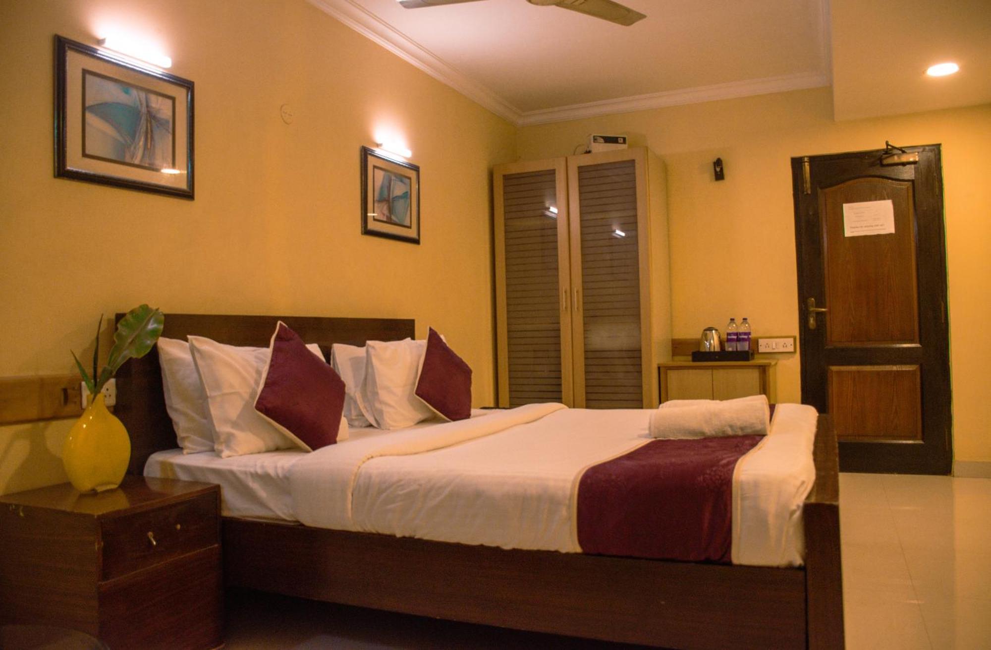 Naksha Tree Hotels - Mogappair Chennai Luaran gambar